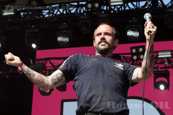 IDLES - 2019-07-06 - HEROUVILLE SAINT CLAIR - Chateau de Beauregard - Scene Beauregard - 